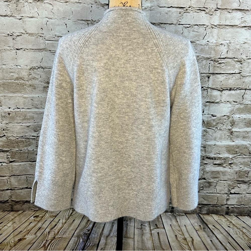 LOFT • SWEATER - Picture 6 of 11